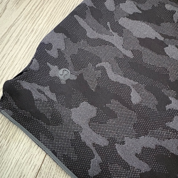 Lululemon Men’s Surge Shorts Size Small - Picture 5 of 6